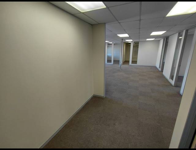 224M² OFFICE TO LET IN FOURWAYS
